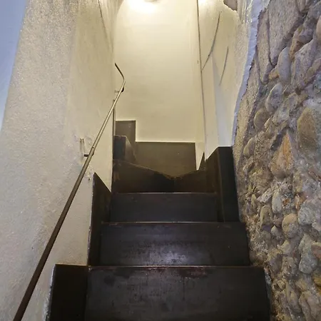 Bravissimo Calderers La Lleona, Heart Of The Barri Vell