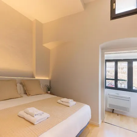 Bravissimo Calderers La Lleona, Heart Of The Barri Vell *