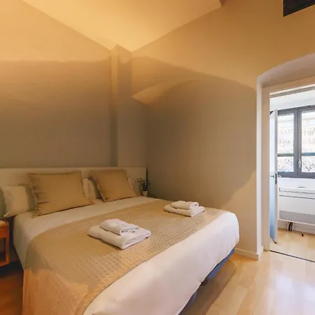 Bravissimo Calderers La Lleona, Heart Of The Barri Vell