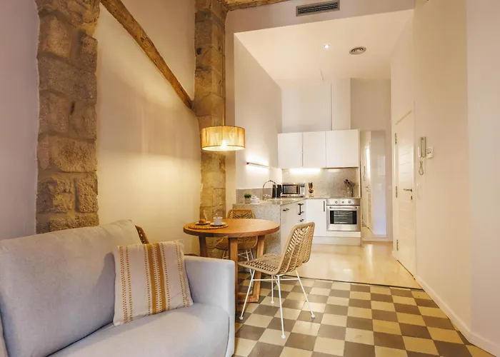 Bravissimo Calderers La Lleona, Heart Of The Barri Vell