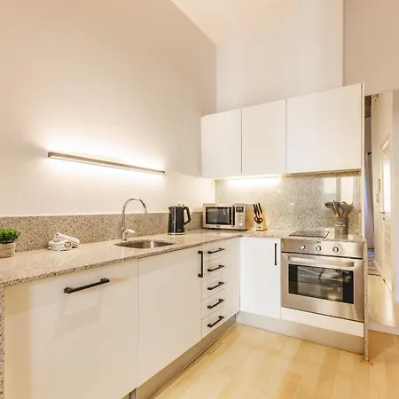 Bravissimo Calderers La Lleona, Heart Of The Barri Vell *