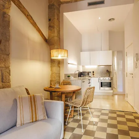 Bravissimo Calderers La Lleona, Heart Of The Barri Vell